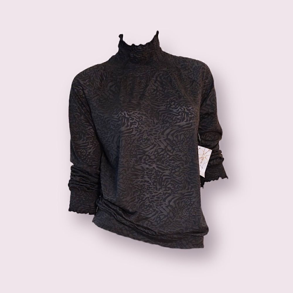 *nwt* Aventura Black Leopard Sheer Long Sleeve High Neck Blouse Sustainable